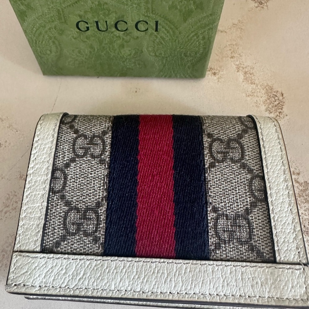 Gucci White and Gray Wallet with Gold Logo - Picture 3 of 4